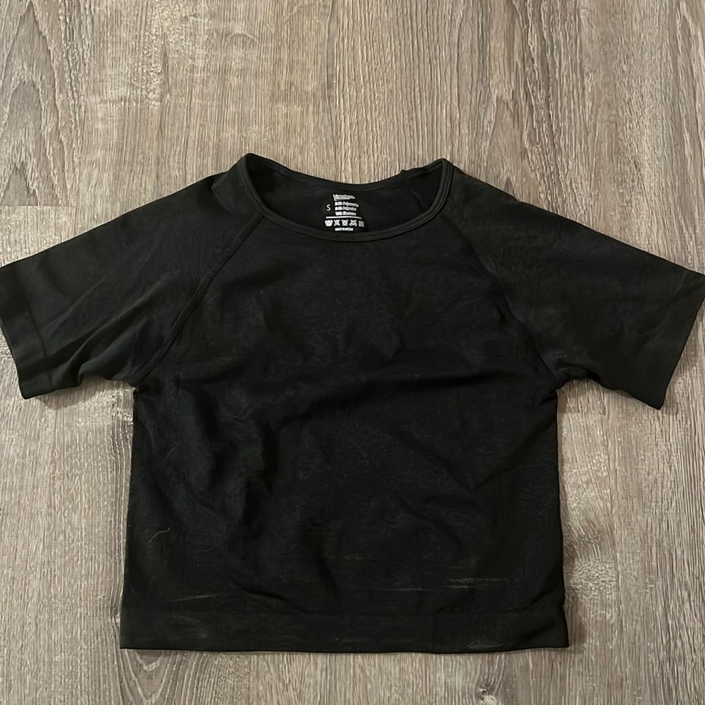 Workout shirt cropped